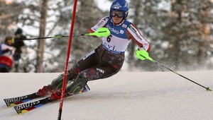 Zuzulovú sfúklo, opäť spadla