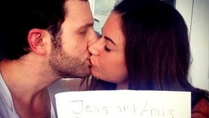 Láska silnejšia než vojna. Arabka pobozkala Žida