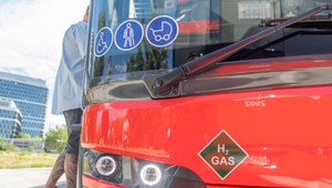 Večerný výjazd záchranárov: Dvaja mladíci surovo napadli vodiča autobusu