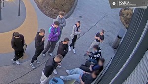 Bitka v bratislavskom nákupnom centre. Polícia hľadá osem osôb