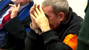 Okrem surových bitiek, ženu polieval benzínom. Súd bol k mužovi zhovievavý