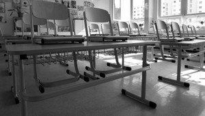 Riaditeľku, obvinenú z vydierania učiteľov, poslal súd do väzby