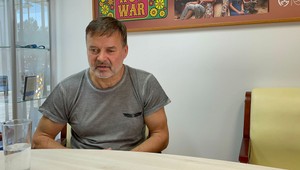 Dědeček prosí rodiny o odpustenie, vyjadril sa aj jeho syn. Z nemocnice ho odvážali na nosidlách