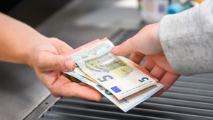 Priemerná mzda ženy na Slovensku je o 311 eur nižšia ako u muža