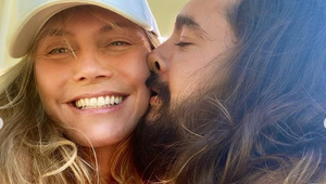 Krásna modelka sa odviazala! Zverejnila sériu erotických fotiek s manželom!