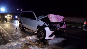 Vážna dopravná nehoda spôsobila kolaps na R1