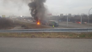 Požiar na bratislavskom obchvate. Horel príves nákladného auta