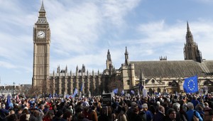 Brexit, terorizmus, ale aj stagnujúce platy. Aj preto Slováci v Británii zvažujú návrat domov