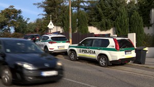 Razia na západnom Slovensku. Policajti zadržali muža, ktorý má v Bratislave podnikať v stavebníctve