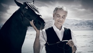 Slávny spevák spadol z koňa! Do nemocnice ho transportoval vrtuľník