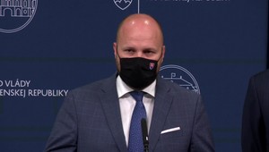 ONLINE: Minister obrany Naď: Pri evakuácii sa naše ozbrojené sily dostali do stretu s Talibanom