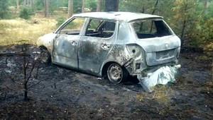 V lese našli horiace auto. Prípad rieši vojenská polícia