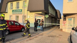 Výbuch bankomatu v Malackách: Dvaja páchatelia na úteku, polícia pátra