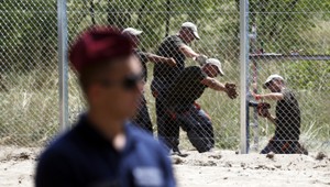 Slovákom sa pozdáva maďarský plot proti utečencom, ukázal prieskum