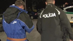 Za brutálny čin hrozí mužovi až 12 rokov vo väzení. Jeho družka stále leží v nemocnici