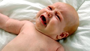 Britská SS vzala dieťa matke priamo z pôrodnice