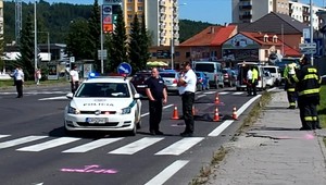 Smrteľná nehoda na frekventovanej križovatke. Vodič z miesta nehody ušiel