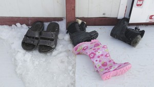 Pre silné mrazy odobrali sociálni pracovníci rodičom desiatky detí