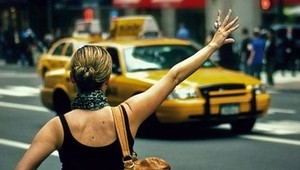 Newyorský taxikár si fotil svojich pasažierov 20 rokov. Vznikol z toho unikátny projekt, ktorý MUSÍTE vidieť