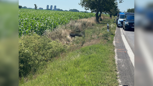 Neďaleko Komjatíc našli mŕtveho motorkára, ležal tam približne 4 dni