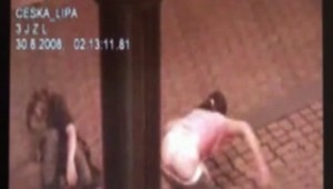 Ženy predviedli policajtom striptíz priamo do ich kamier