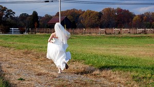 Nevesta utiekla s peniazmi na snúbencovu rozlúčku so slobodou