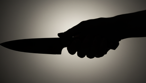 Konflikt medzi manželmi sa skončil bodnutím do brucha