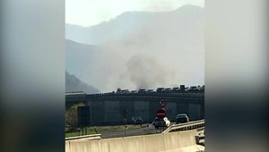 Návrat po sviatkoch vodičom komplikovali nehody aj požiar auta. Na R1 boli dlhé kolóny