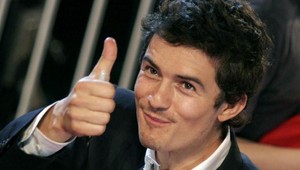 Orlando Bloom nakrúca v Prahe, priviezol si nečakaného parťáka