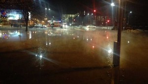 Na Triede Andreja Hlinku v Nitre prasklo vodovodné potrubie