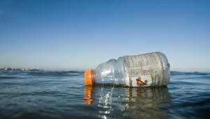 Plastové fľaše treba zálohovať. Slovensko na to nemá systém