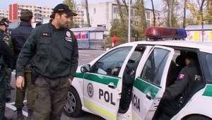 VIDEO: Opitý muž napadol policajta a zlomil mu malíček