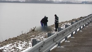 V prívodovom kanáli vodného diela objavili policajti mŕtveho muža. Pravdepodobne ide o cudzinca