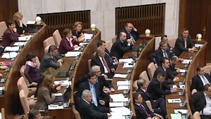 Poslancom, vláde ani prezidentovi sa platy nezvýšia