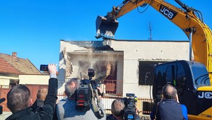 Vo Veľkej Mači začali s búraním domu Jána Kuciaka a Martiny Kušnírovej