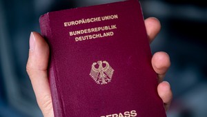 Na letisku odhalili muža, ženu a dve deti s falošnými odkladmi