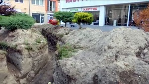 Pri kostole našli pri výkopoch ľudskú kostru. Cintorín tam ale nikdy nebol