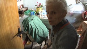 Život ako nočná mora. Suseda ich terorizuje zápachom!