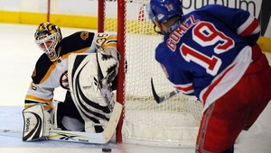 Chárove dva body nestačili na Rangers, Budaj s výhrou