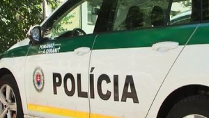 Polícia odhalila muža, ktorý rozposielal na súdy obálky s rádioaktívnou látkou