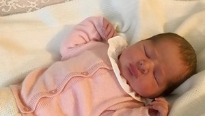 Fotka malej princezničky obletela svet, zdieľal ju šťastný otec