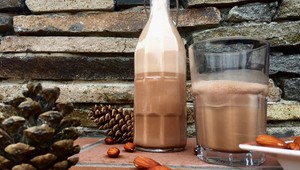 FIT kakaový nápoj pre veľkých chlapcov: Pripravte si ho z mandlí