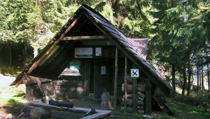 Stratený v Tatrách prečkal noc v útulni