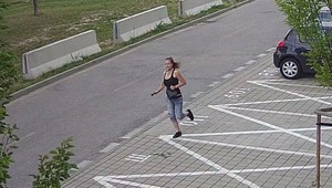 Polícia pátra po žene, ktorá by mohla objasniť okradnutie 85-ročného dôchodcu