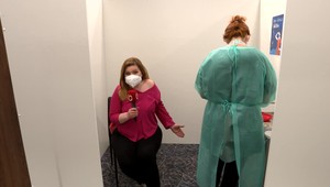 Reportérka TV JOJ sa dostala na rad počas výroby reportáže vo vakcinačnom centre. Po prijatí SMS som sa potešila, hovorí