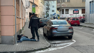 Dráma v Bratislave: Agresívny muž vytiahol nôž na okoloidúcich