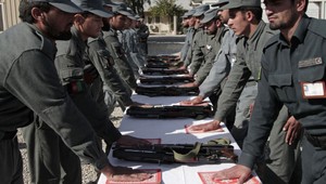 Policajt strieľal na kolegov, najmenej 11 zabil