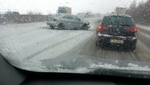 FOTOGALÉRIA. Na cestách sa tvoria snehové jazyky a záveje...