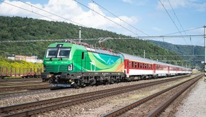 Na severnom Slovensku horel rušeň. Doprava je opäť obnovená