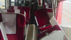 Mrazivé zábery: Takto to vyzeralo vo vozni po zrážke vlakov pri Pezinku